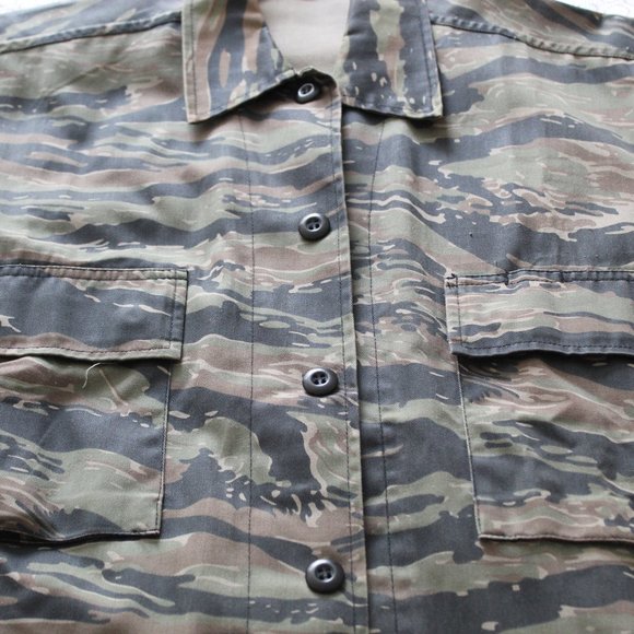 Rothco BDU shirt. Medium Regular. Waist 31" to 35". Tiger Stripe camo pattern. - Picture 5 of 6
